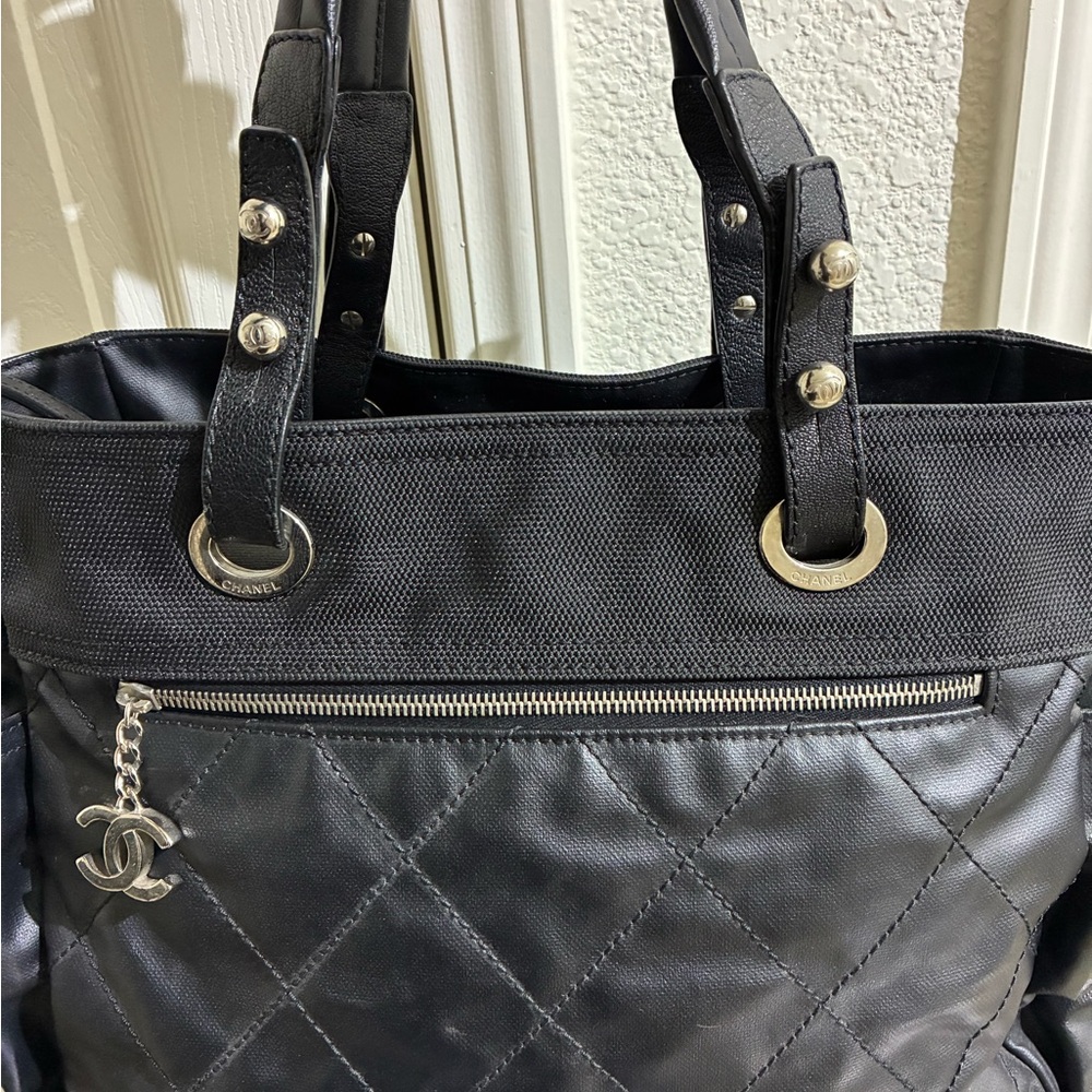 Black Quilted Tote Bag - Picture 4 of 7